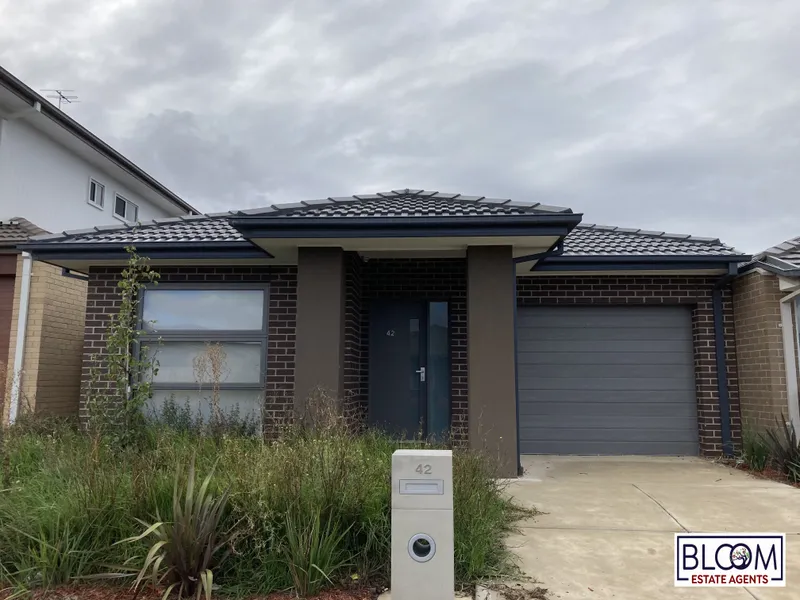 Brand new house in the heart of Truganina!