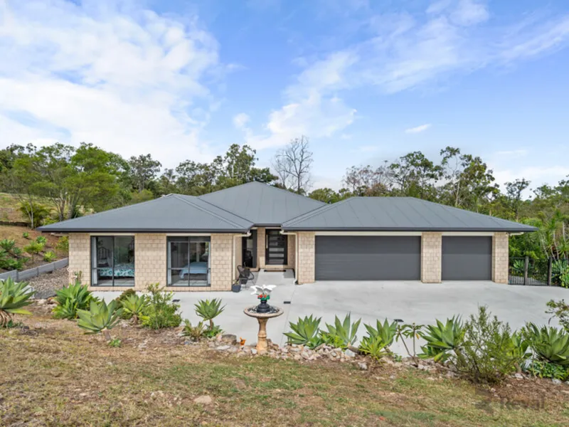 PRESTIGE LIVING, EXCLUSIVE ESTATE, THIS IS THE ULTIMATE FAMILY ACREAGE HOME!!!