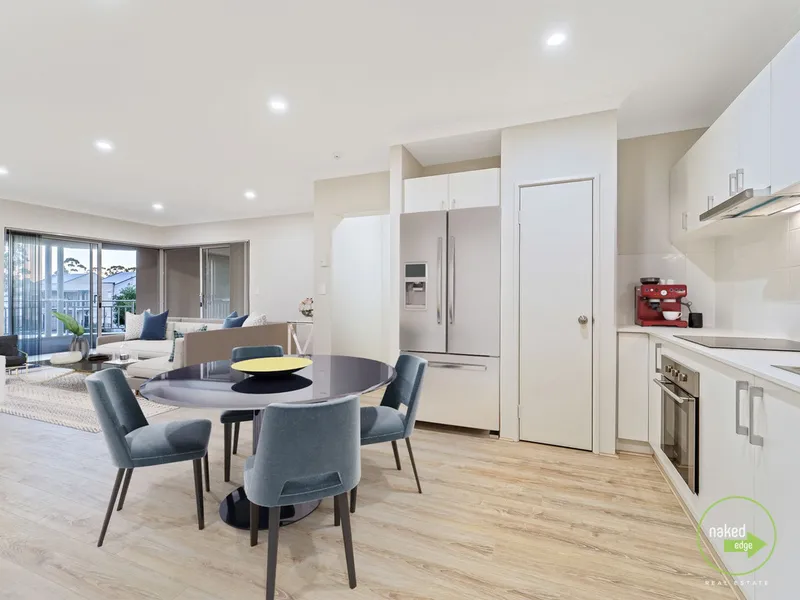 STUNNING APARTMENT BUILT 2017 - CLOSE TO SHOPPING CENTRE & TRAIN STATION