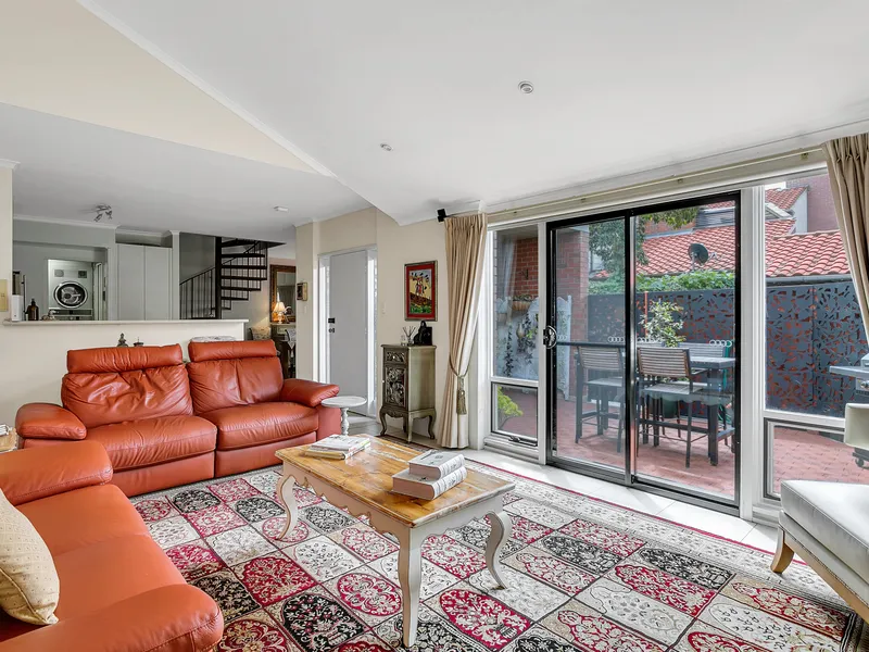 Stylish Renovated Townhouse  - This Is What City Living Is All About!