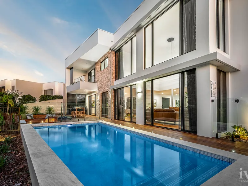 Brand New Low-Maintenance Luxury Overlooking 