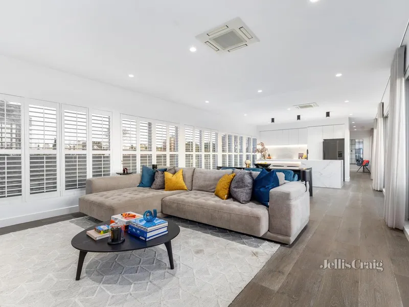 Stunning CBD View Penthouse Opposite Chadstone