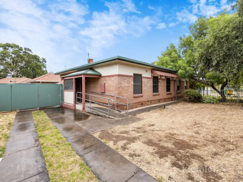 Attached 1960 maisonette of solid construction with plenty of potential.  Perfect as a first home or investment!