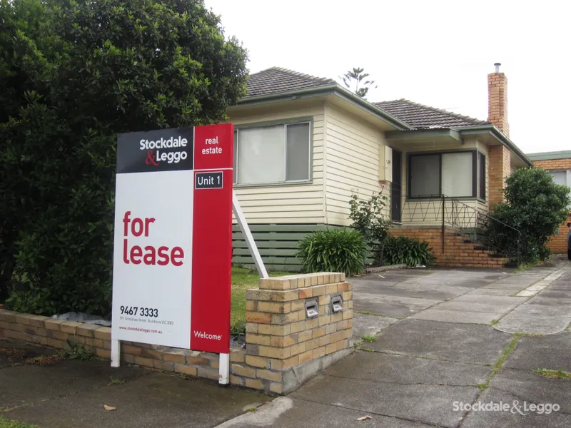 3 BEDROOMS - WALK TO LATROBE UNI!