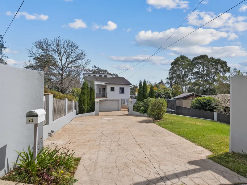 Resort Style Living on Large 1480sqm Block (approx)