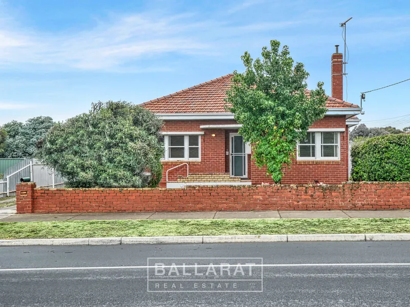 AMAZING OPPORTUNITY AWAITS – SOLID BRICK VENEER HOME, CORNER BLOCK, 1023M2 (APPROX.)