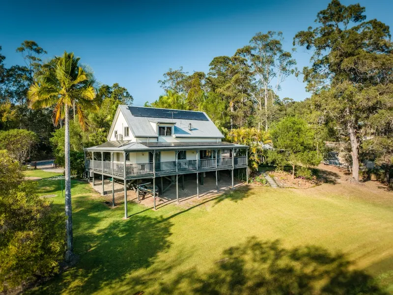 Experience a Life of Serenity in Bellingen: 4 Bedrooms + 3 Bathrooms on 2 Hectares!