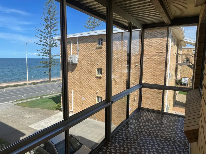 Fresh 2 Bedroom Unit With Water Views!