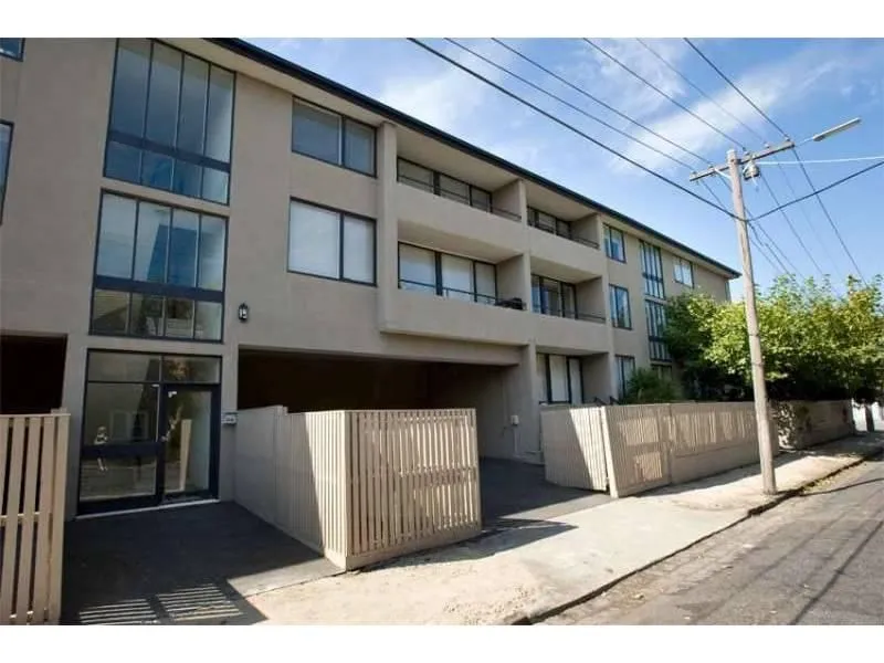TWO BEDROOM APARTMENT IN FANTASTIC ELWOOD LOCATION