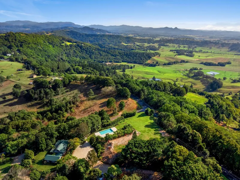 TREETOP RETREAT WITH ULTIMATE POTENTIAL