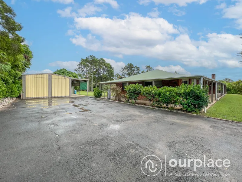 Huge Family Home With Large Shed & Acreage!