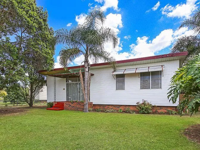 LOOKING FOR A PLACE TO CALL HOME !