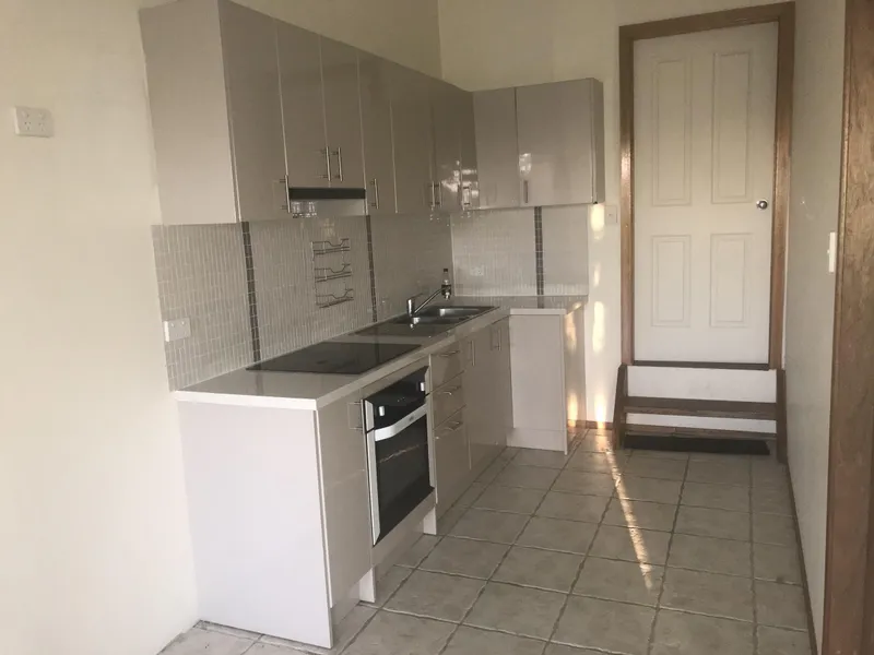 Modern Granny Flat located in a Leafy Suburb. Water Included in Rent!!