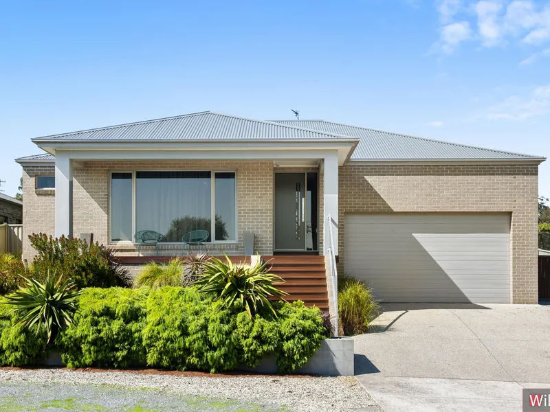 Sophisticated Family Living in Elite Court Location