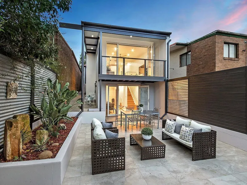 Conveniently located house, modern finishes, parking