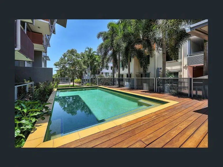 Large Tropical Apartment – 2 Balconies