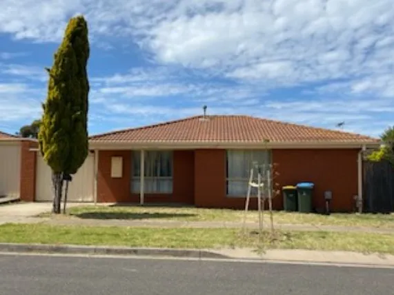 SPACIOUS, COZY & GENEROUS BACK YARD!