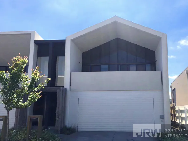 STYLISH LIVING IN CHIRNSIDE PARK