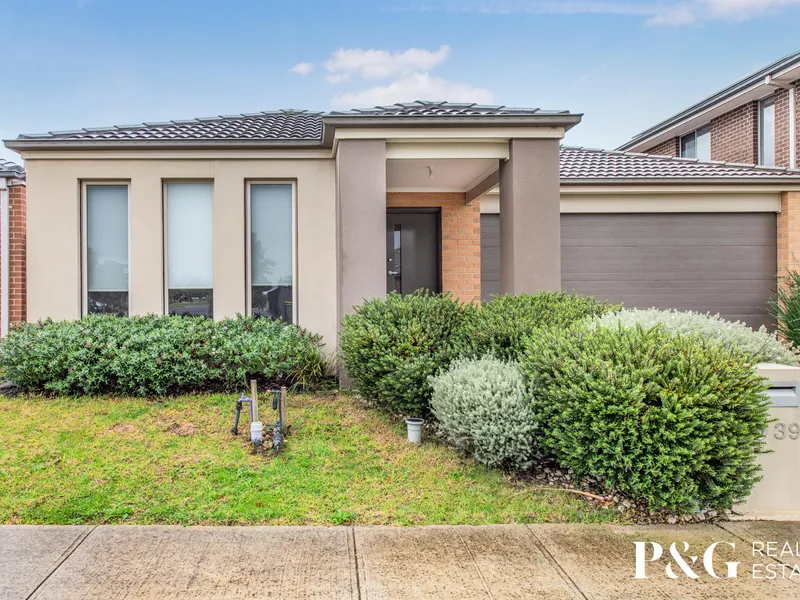 Modern Living in Officer!