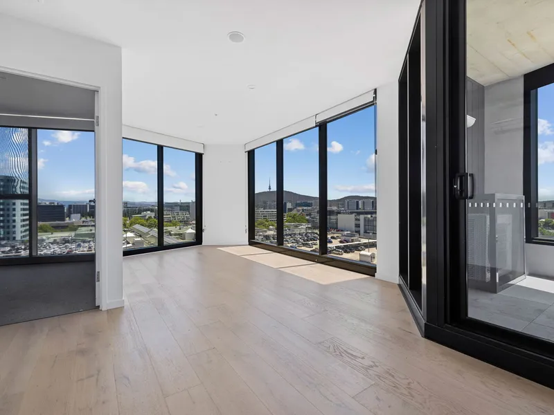 Experience Luxury Living in the Heart of Canberra: Stylish 2-Bedroom Apartment with Stunning Views and Unmatched Amenities