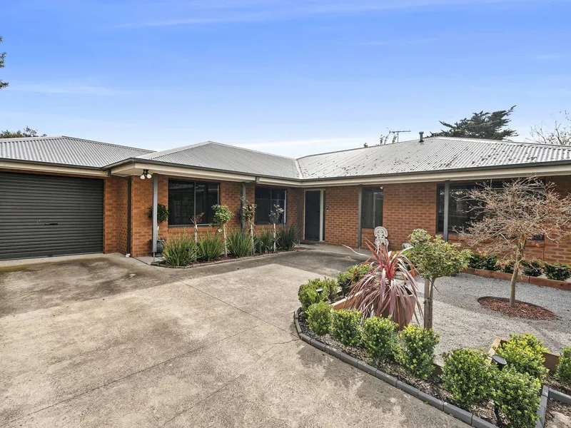 Exceptionally Located Home in ever-popular Hamlyn Heights