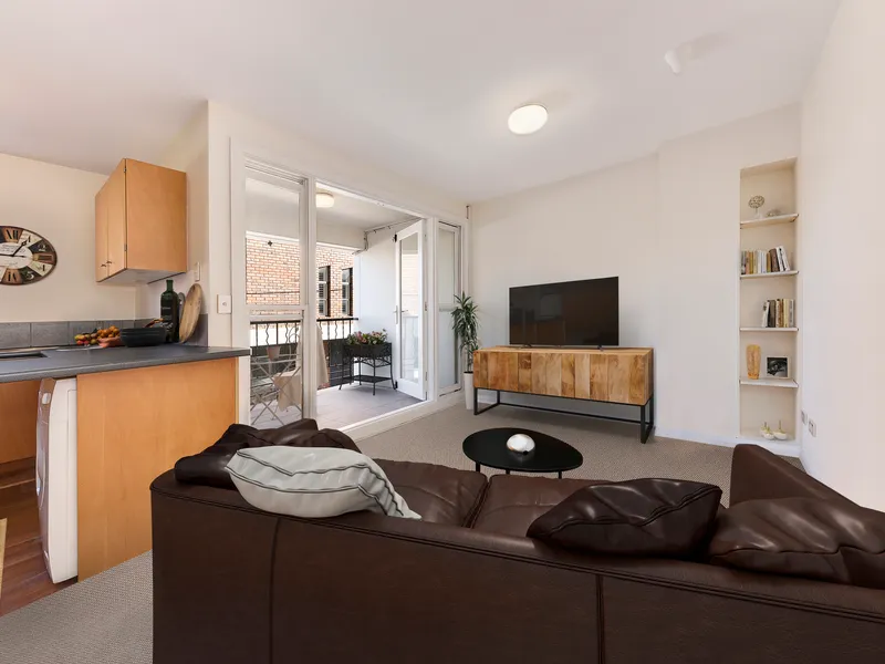 Light & Bright Loft with Parking