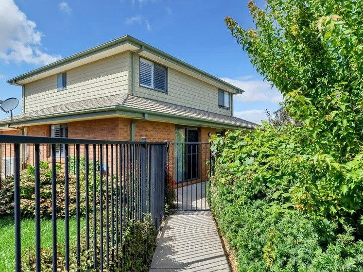 Beautiful Townhouse Available for Rent!!!!!!