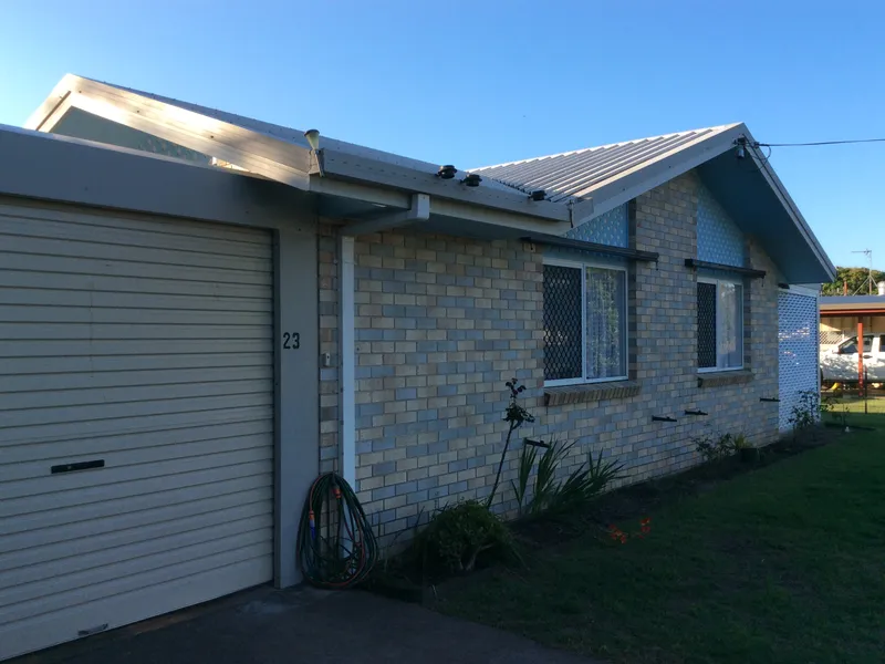 3 Bedroom Home - 5 Car Accommodation - Urangan