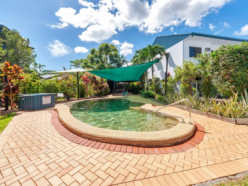 2 BEDROOM TOP FLOOR END APARTMENT WITH VIEWS