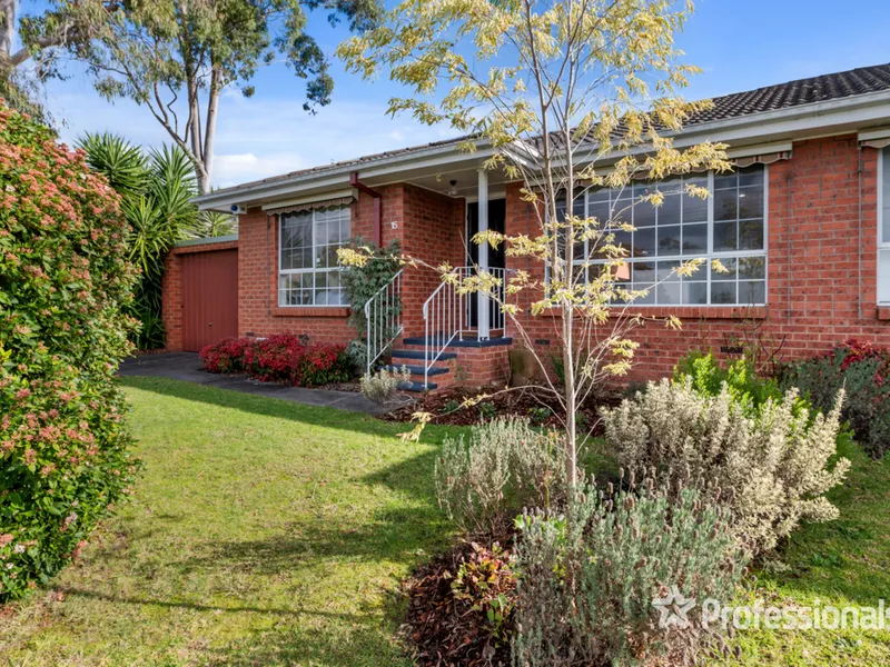 FULLY RENOVATED SPLENDOUR WITH OWN STREET FRONT