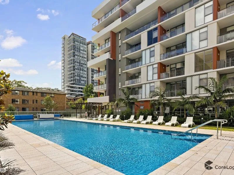 MUST sale GOOD deal$$$ luxury and comfort over-sized 3 bedroom apartment + Study