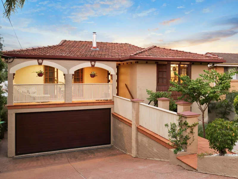 Quality family home with character & charm, 5 mins walk to Mayfield State School