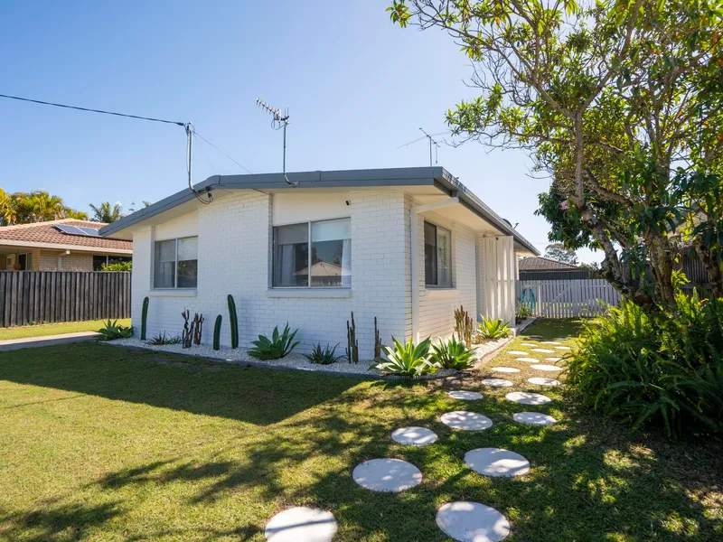 GORGEOUS PET FRIENDLY TWO BEDROOM BEACH HOUSE!
