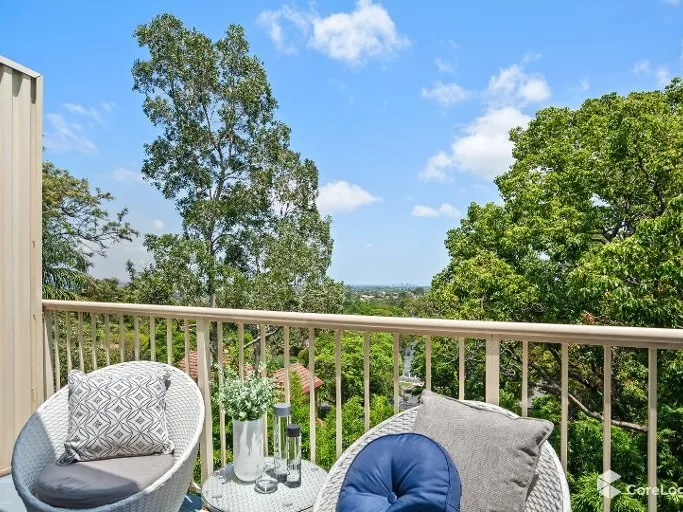 Whisper Quiet Home At Convenient Location