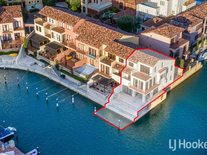 CORNER Canal Townhouse on Bouvard Island