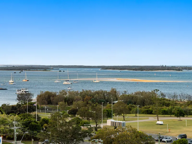 HIDDEN GEM - MOVE IN OR RENT IT OUT - BROADWATER VIEWS
