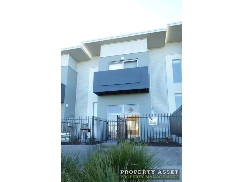Three Bedroom Townhouse Ocean Views and Solar