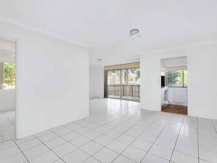 Renovated Courtyard Apartment