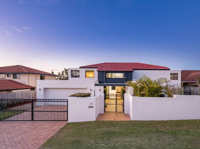 THE ENVY OF YOUR FRIENDS & FAMILY! Luxurious Sunnybank Hills Living!