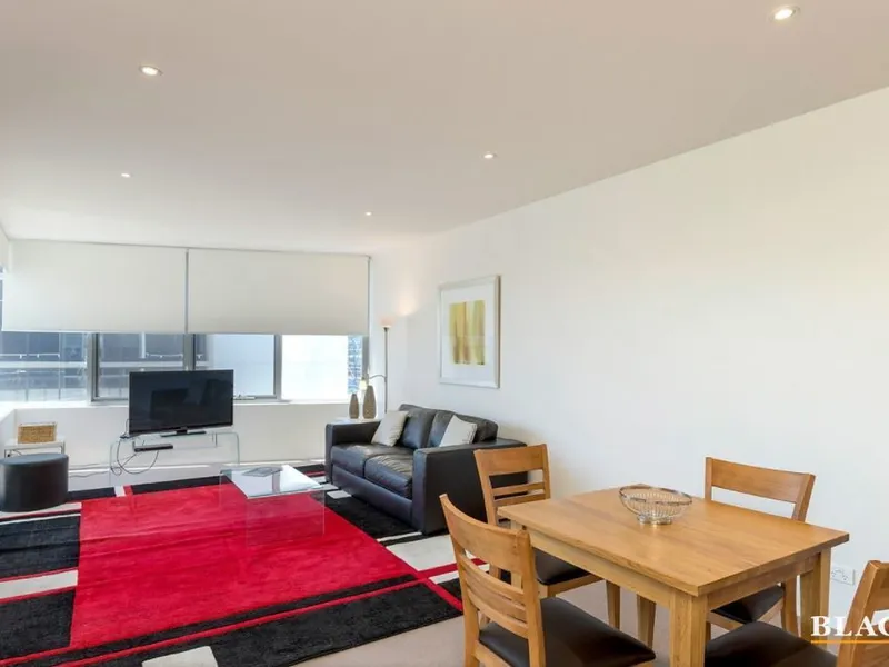 Stunning One Bedroom Fully Furnished Apartment Located On The Foreshore