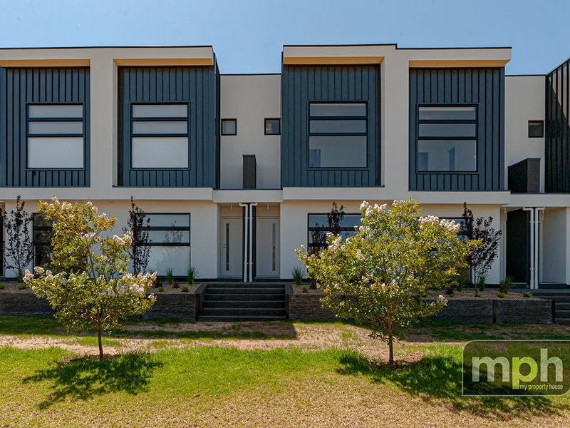 Gorgeous Townhouse located in the much sought after Aspire Community!