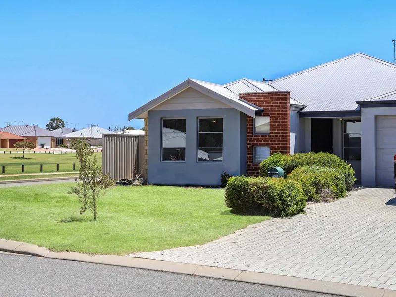 4x2 Family Home in the Heart of Secret Harbour