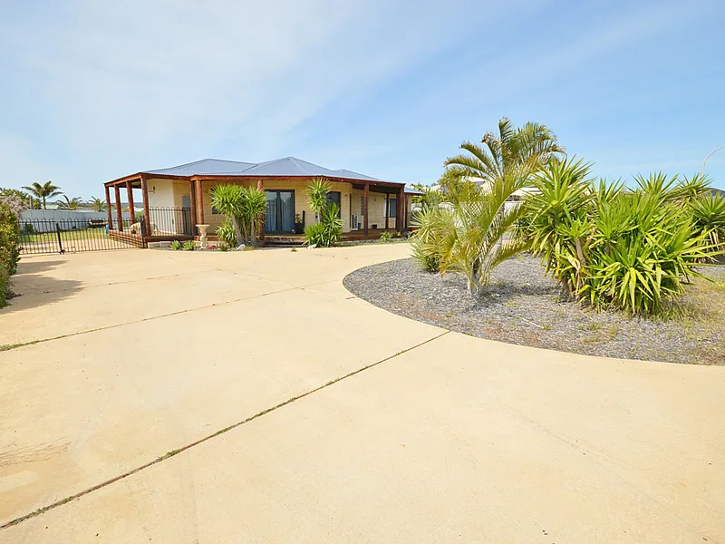 Coastal Luxury at 10 Gallant Close, Kalbarri