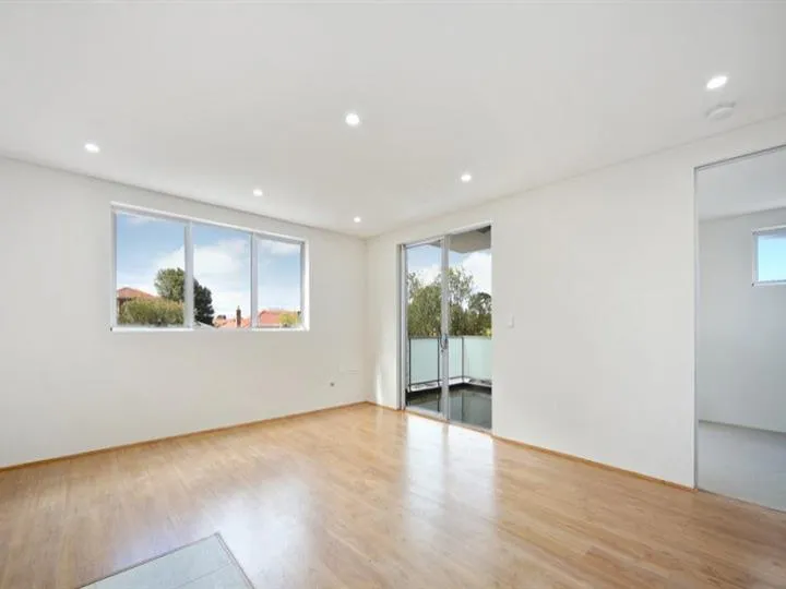 NEAR NEW 4 BEDROOM APARTMENT