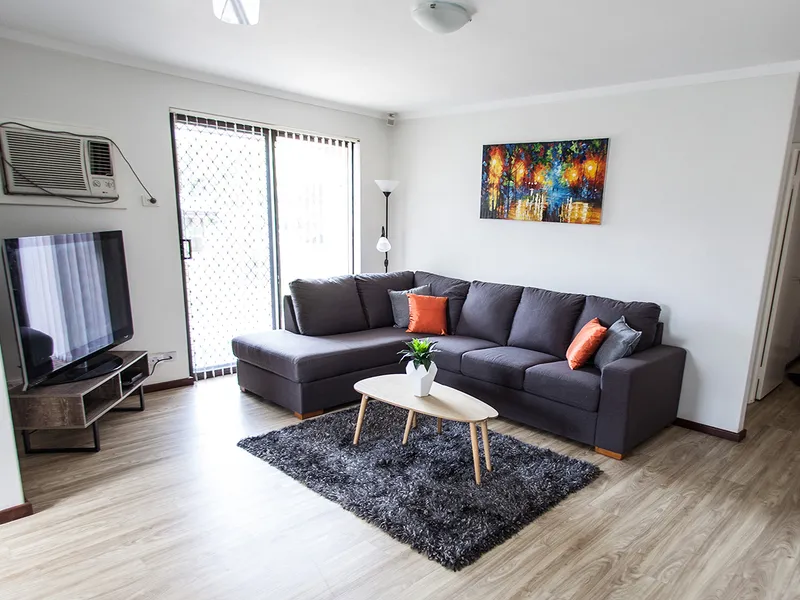 GREAT LOCATION!! CLOSE TO SWAN RIVER!!