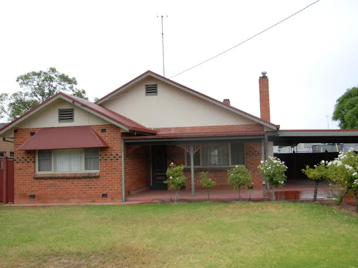 Blue Ribbon Location In The Popular South East - DON'T MISS THIS ONE!