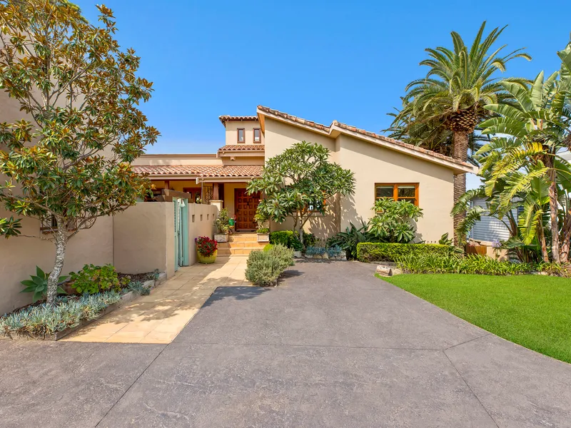 Unbelievable Beachside Home With Panoramic Views