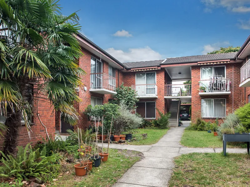 Tidy unit in the heart of Box Hill