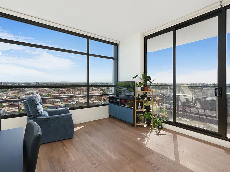 Designer apartment with premium location and views