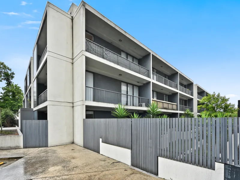 RARE GROUND FLOOR LIVING